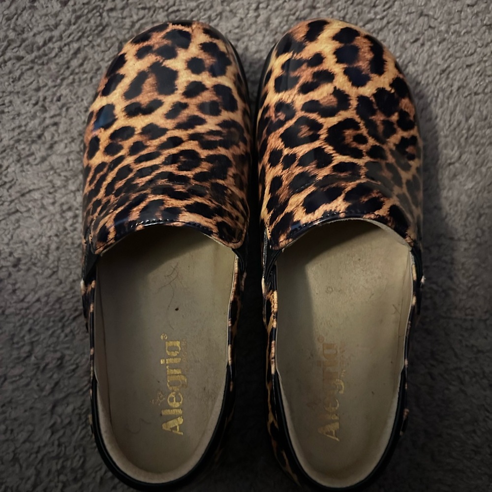 Worn these babies 2-3 times, no damage still in new condition size 8